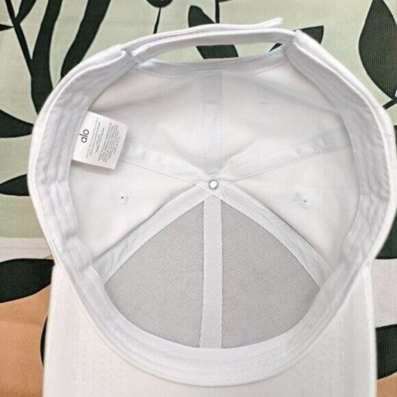 ALO Yoga Off-Duty Baseball Cap & White & NWT - Picture 4 of 4